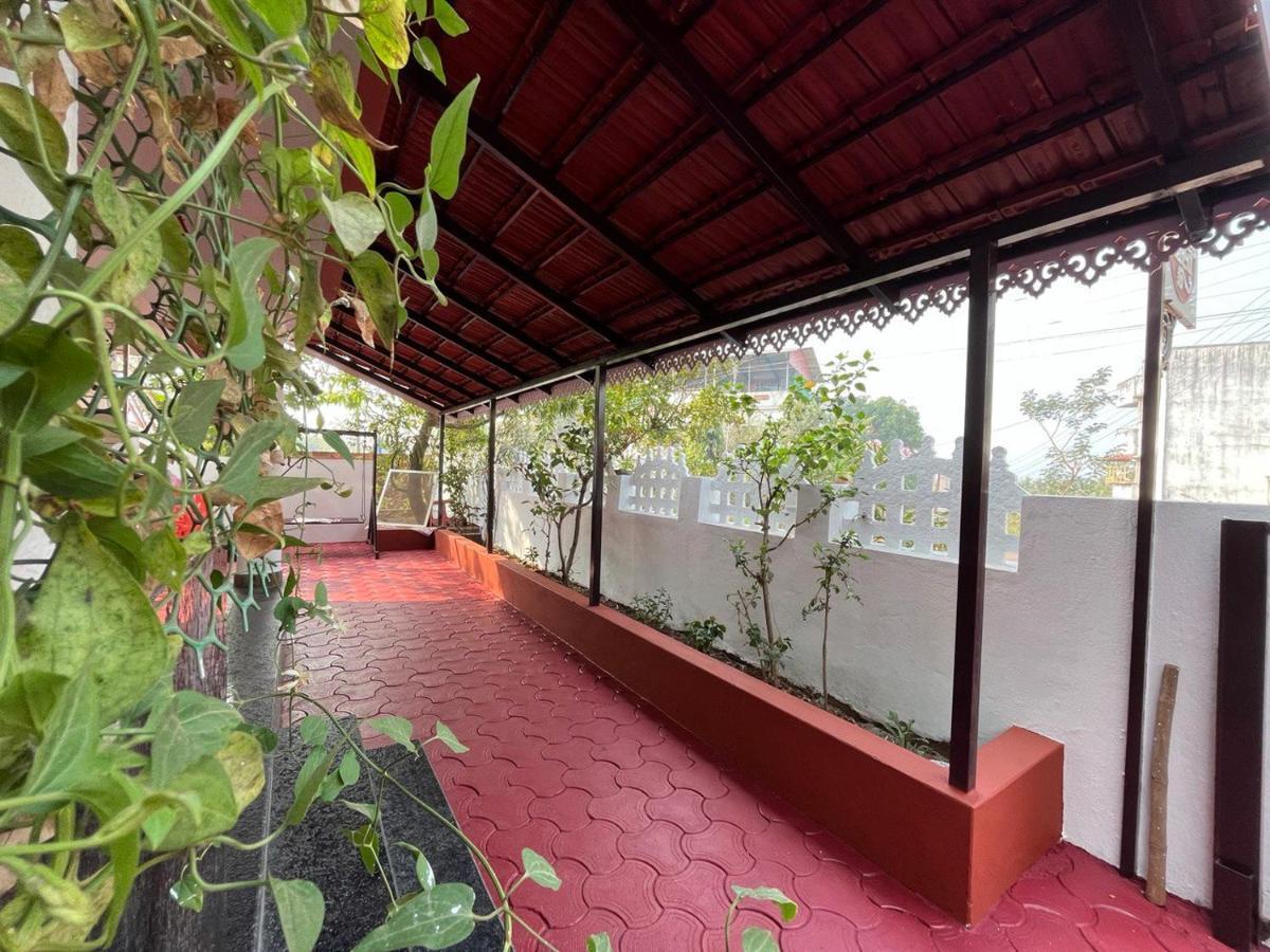 Gayatri Homestay Ratnāgiri Exterior foto